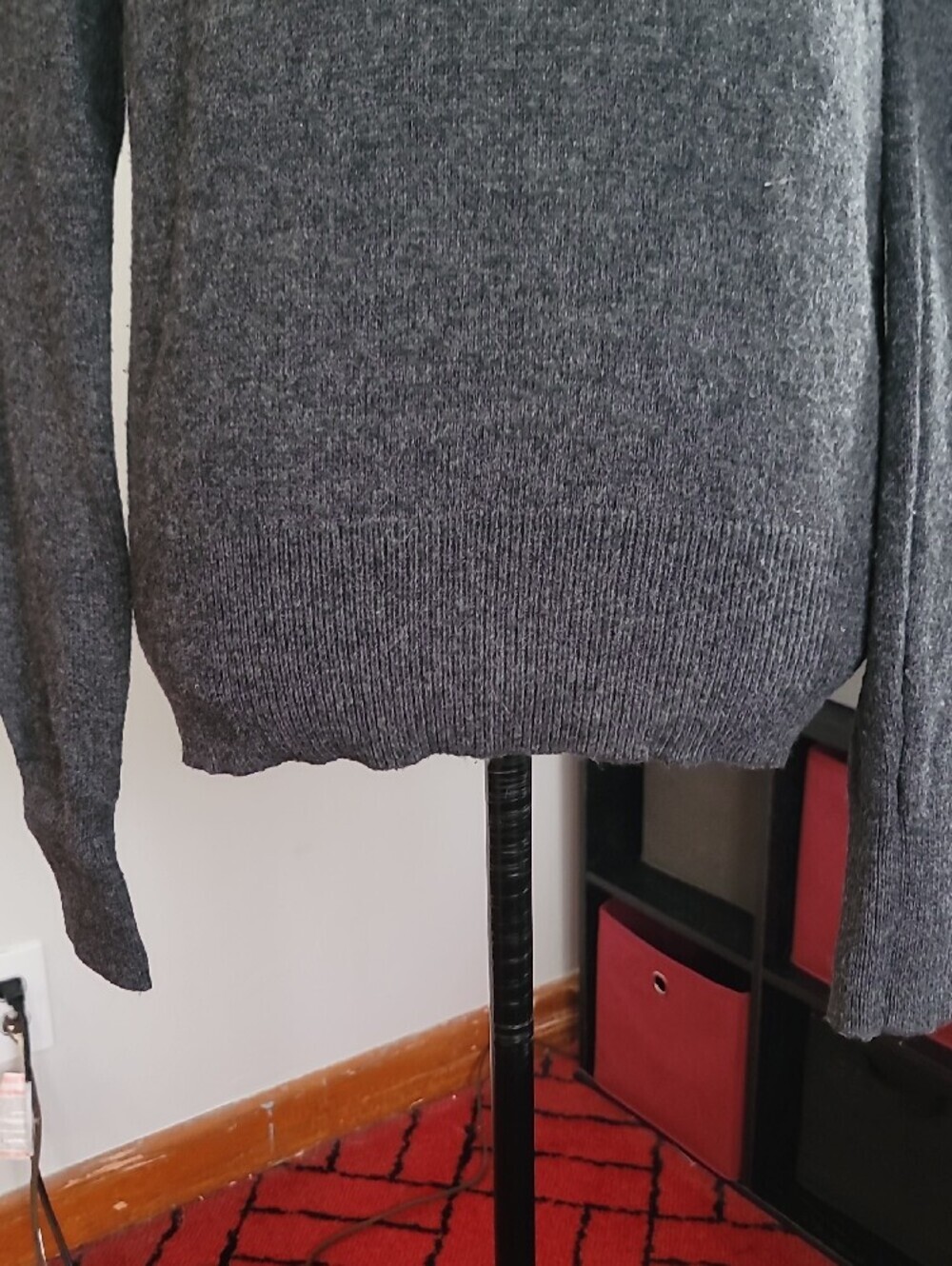 GAP Charcoal Crewneck Sweater with Multicolor Heart Stripes size small - Picture 5 of 9